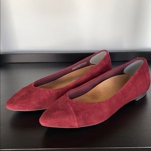 Gorgeous Vionic burgundy suede flats 8.5